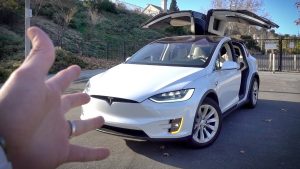 Lujo-Electrico-Interior-y-Comodidades-en-Modelos-Tesla