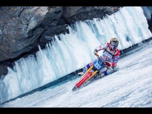 Desafio-de-Motonieves-Carreras-a-Toda-Velocidad-sobre-Nieve