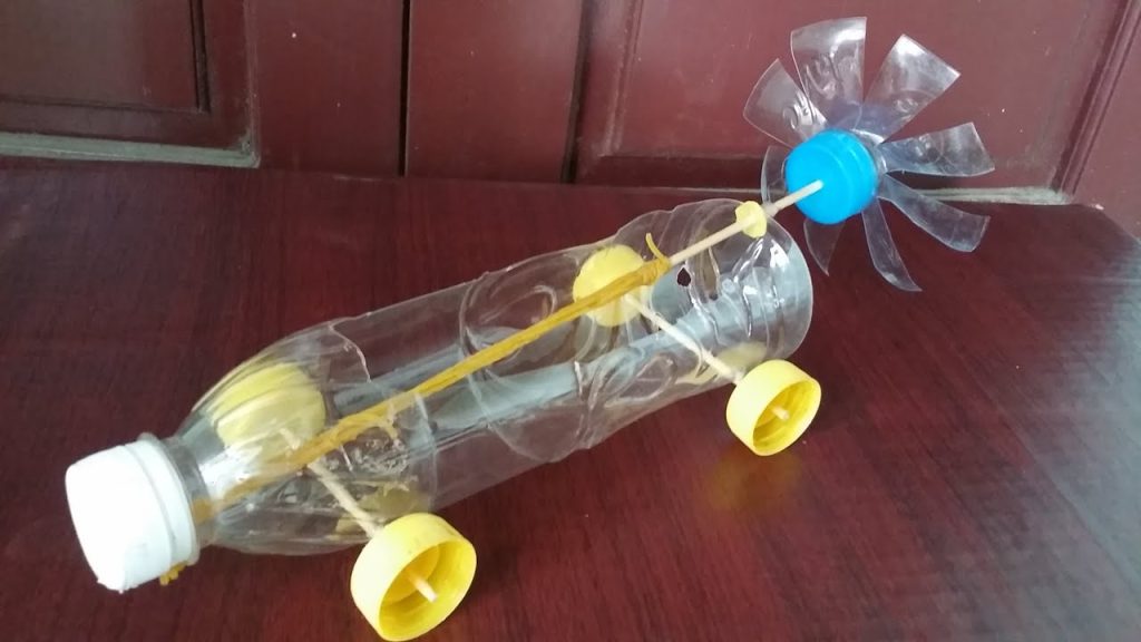 Maquinas-Recicladas-Autos-Construidos-con-Materiales-Reutilizados