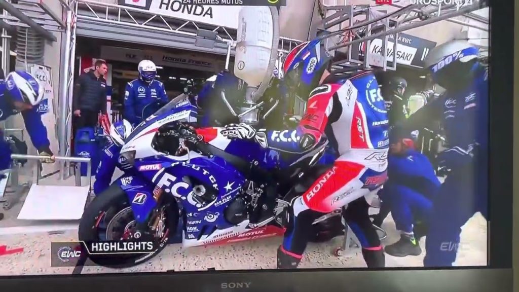 Moto-Endurance-Resistencia-y-Estrategia-en-Competiciones-de-Larga-Duracion