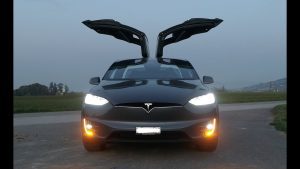 Tesla-Model-S-y-la-Cultura-Pop-Icono-en-Musica-Arte-y-Moda