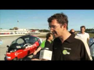 Carreras-de-Autos-Hibridos-Combina-Potencia-Convencional-con-Energia-Renovable