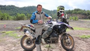 Conduccion-Off-Road-con-Estilo-Aventuras-del-Model-Y