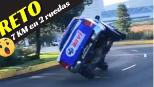 Conduciendo-sobre-Dos-Ruedas-Autos-Modificados-para-Rodar-de-Costado