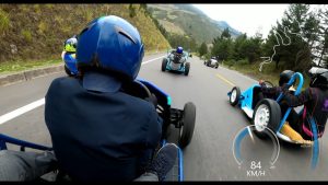 Desafio-de-Carreras-en-Cesped-Autos-Modificados-para-Velocidad-en-Campos-Verdes