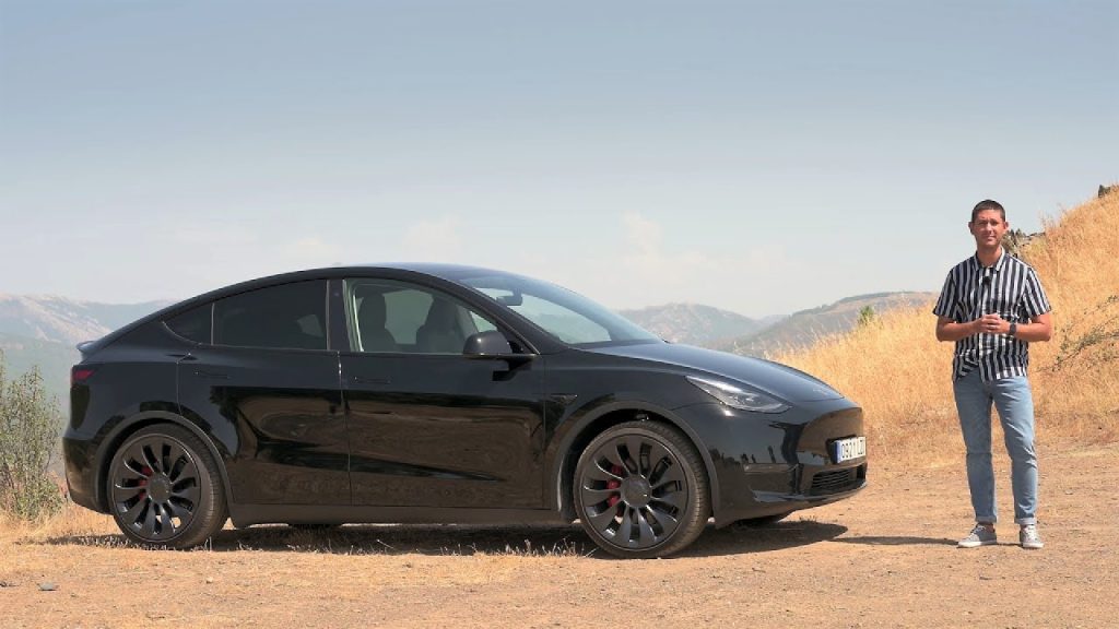 Model-Y-en-el-Circuito-Deportividad-en-un-SUV-Compacto