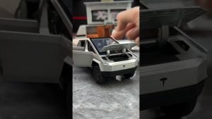 Tesla-Cybertruck-RC-Car-Una-Miniatura-del-Futuro-Todoterreno