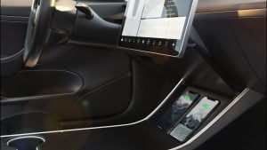 Tesla-Model-3-Wireless-Charging-Pad-Simplificando-la-Carga