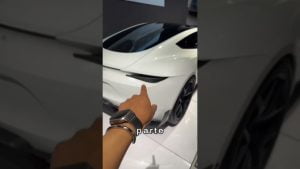Tesla-Roadster-Wireless-Mouse-Navegando-con-Estilo