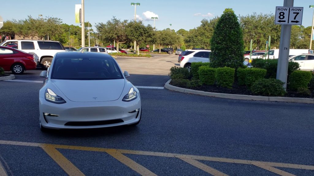 Smart-Summon-in-Busy-Parking-Lots-Navegacion-en-Escenarios-concurridos - MotorPress Smart Summon in Busy Parking Lots: Navegación en Escenarios concurridos