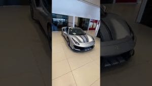 ¿Por qué los coches deportivos son tan costosos?