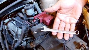 Qué hacer si tu coche se queda sin batería en la carretera