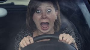 Qué hacer si tu coche patina en la carretera